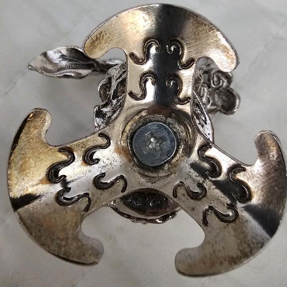 81g, Silvertone Skull Sphere Holder, 5.5x4x4 (approx.), 4cm diameter Holder, New - Picture 4 of 9